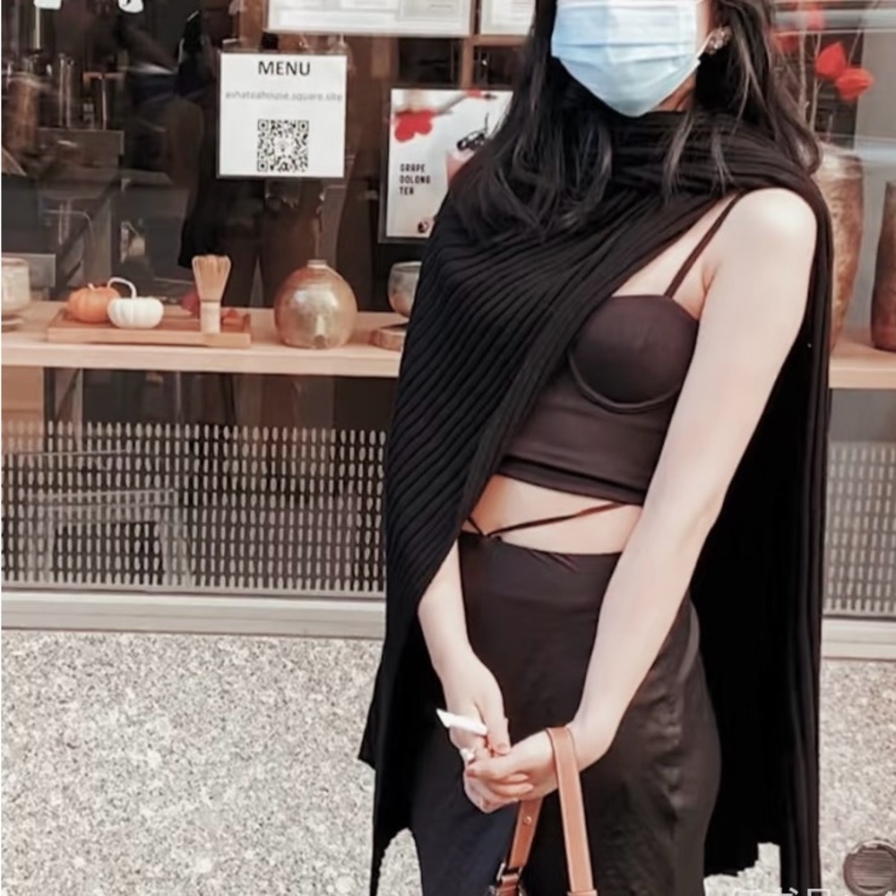 COS Black Ribbed Knit Scarf